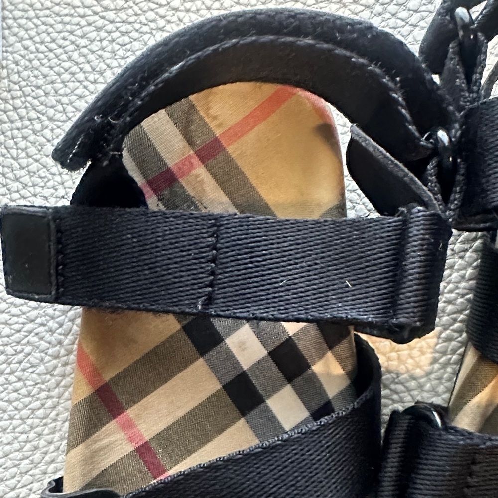 Authentic Burberry Kids "Redmire" Sandals - Picture 4 of 8